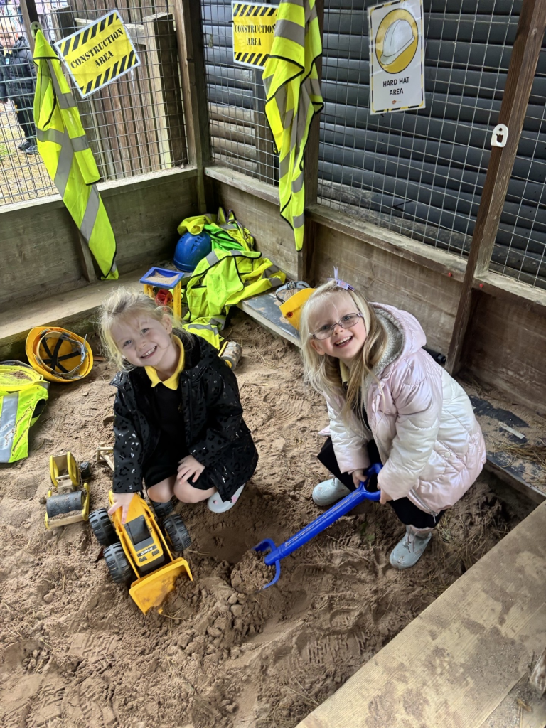 Autumn Outdoor Play 2025(6)